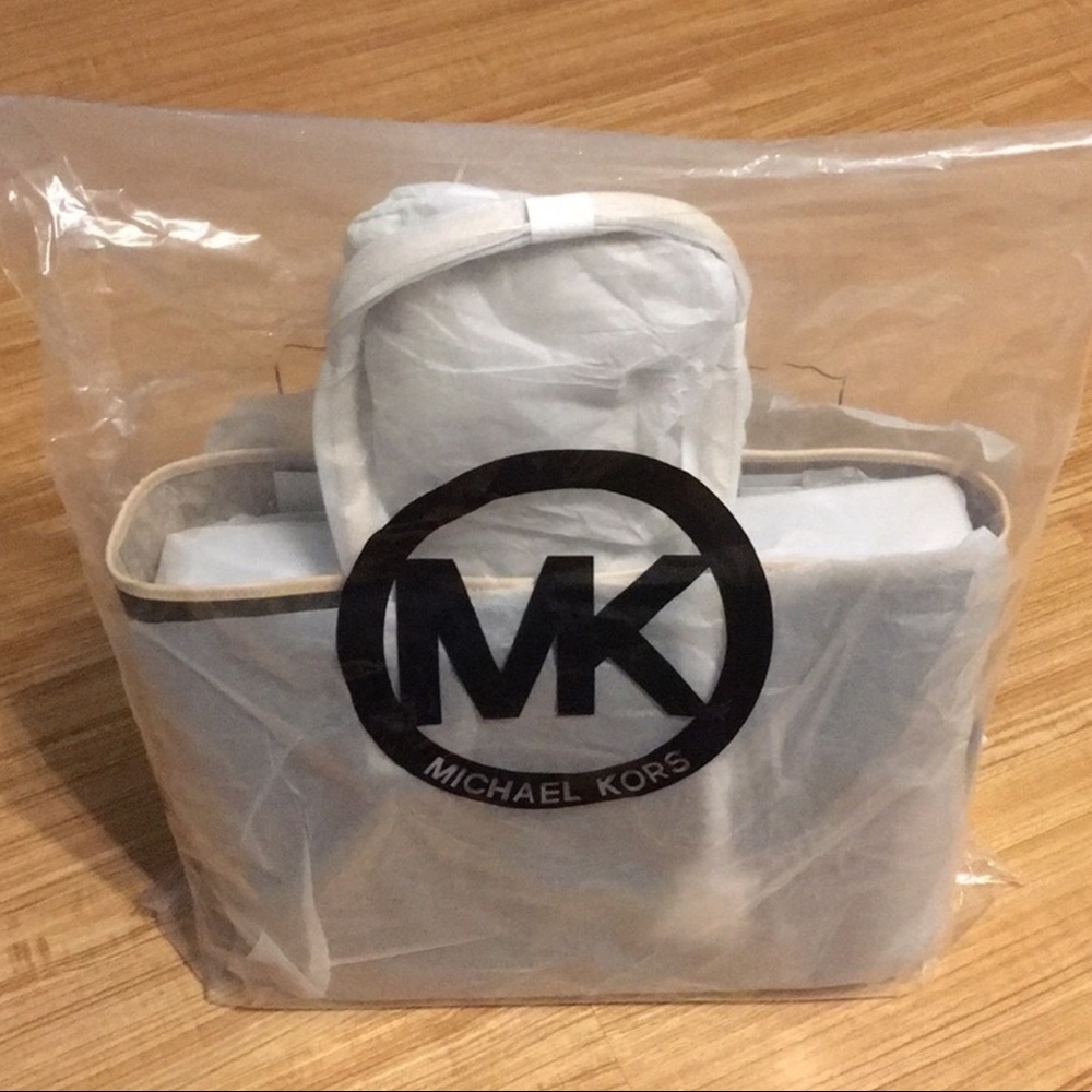 Michael Kors Jetset Travel Tote - Picture 3 of 5